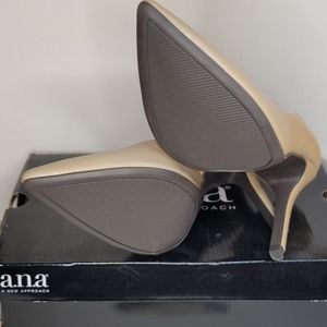 A.N.A. Nude pumps